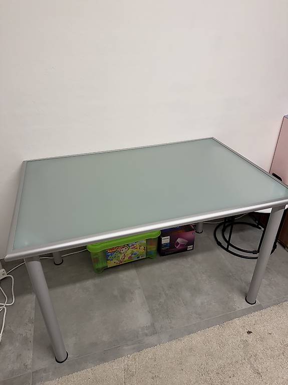 Bürotisch 78x117 / Glas im Kanton Basel-Landschaft