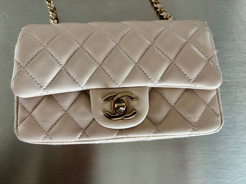 Chanel kleine Pattentasche hellbeige im Kanton Zürich