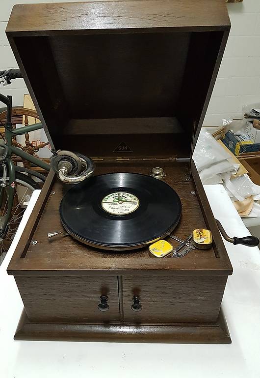 Antiker Plattenspieler in Zürich kaufen - tutti.ch