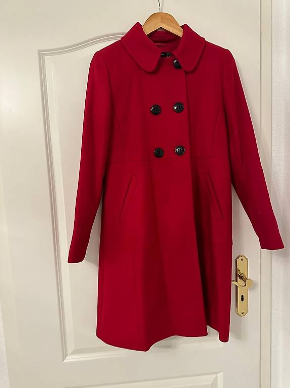 Eleganter roter Mantel von Hallhuber 40 im Kanton Aargau