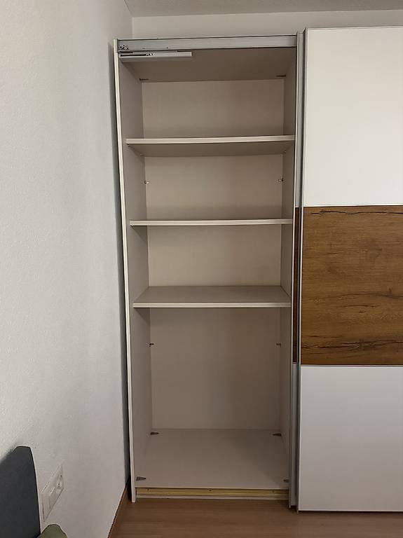 Kleiderschrank mit Schiebetüren zu verschenken im Kanton St. Gallen