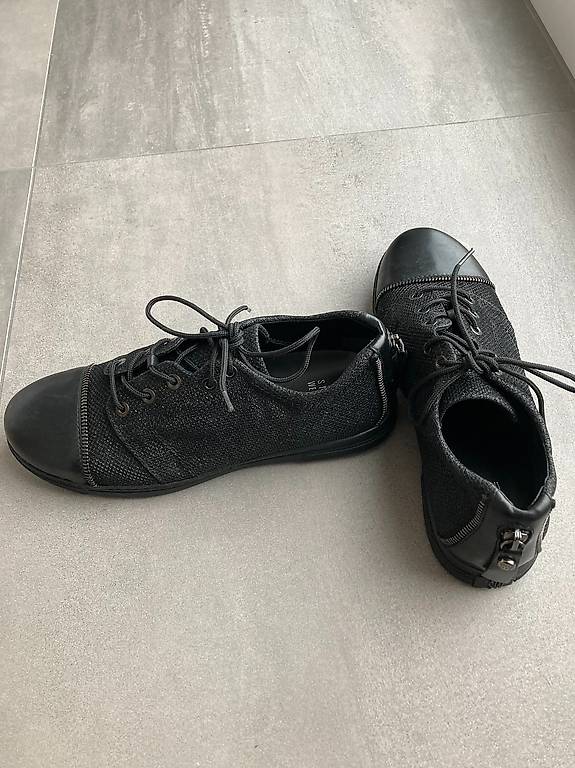 Stuart Weitzman im Kanton Schwyz tutti.ch