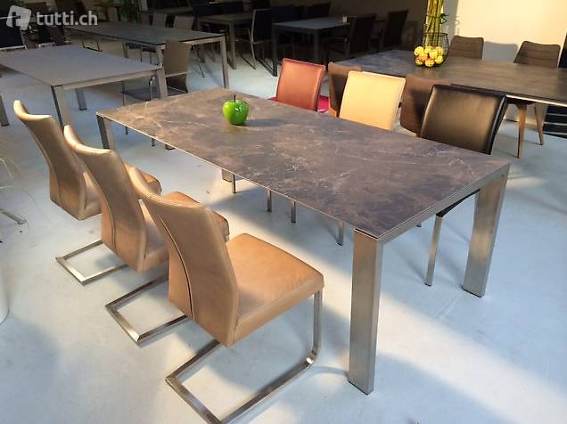 Tisch mit Keramikplatte und Edelstahlfüsse in Aargau
