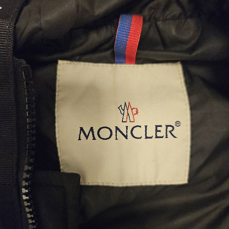 Giacca Moncler da riparare im Kanton Tessin - tutti.ch