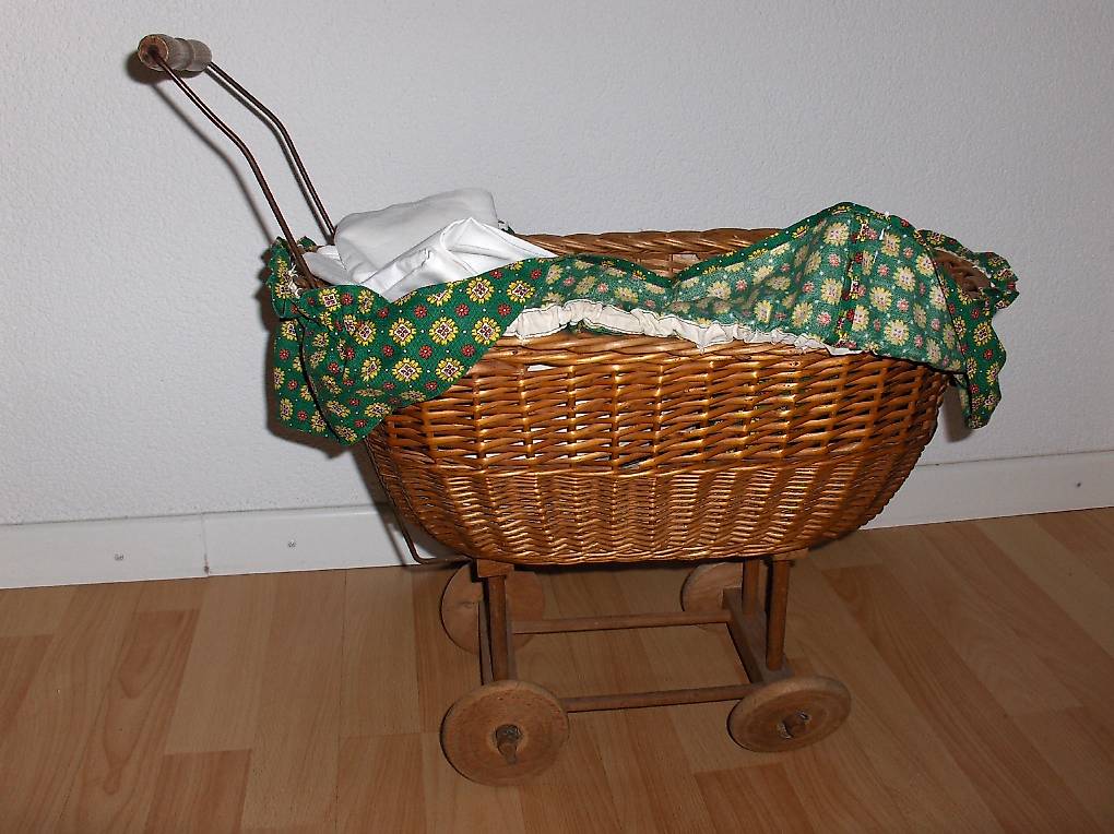 Antiker?? Puppenwagen ca. 37 x 22 cm, höhe 39 cm aus Holz mit