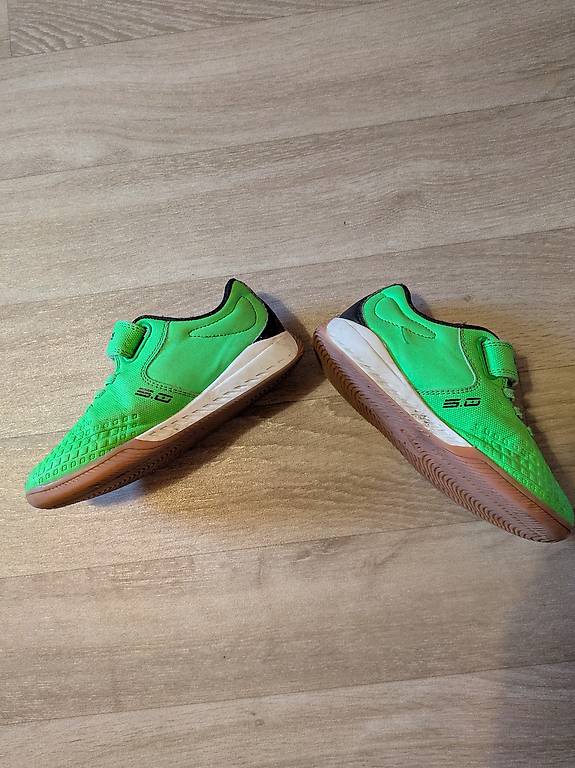 Grüne Kangaroos Hallenschuhe Turnschuhe Gr 29 im Kanton Luzern