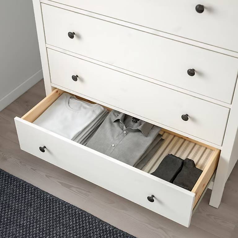 IKEA HEMNES Kommode weiss mit goldenen Knöpfen im Kanton Bern