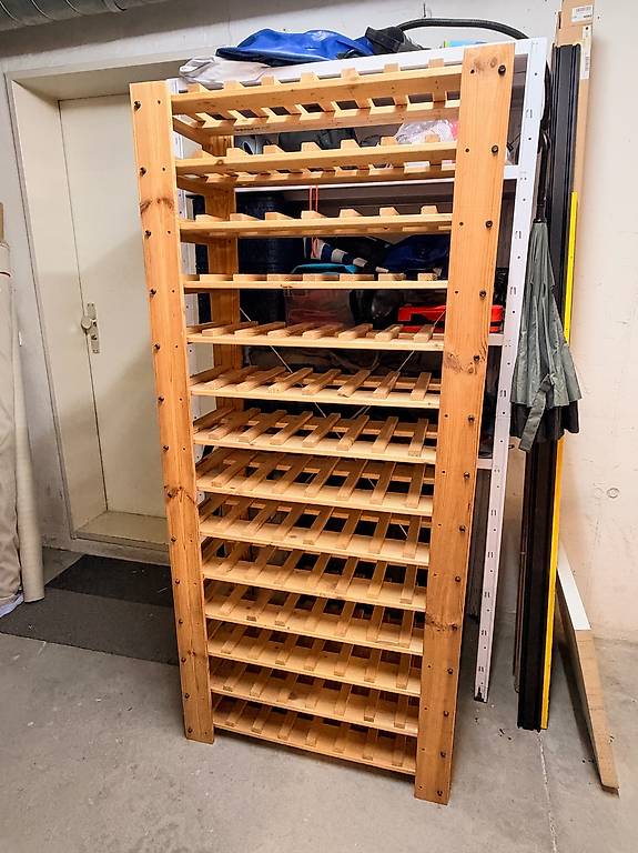 Ikea Weinregal im Kanton Aargau