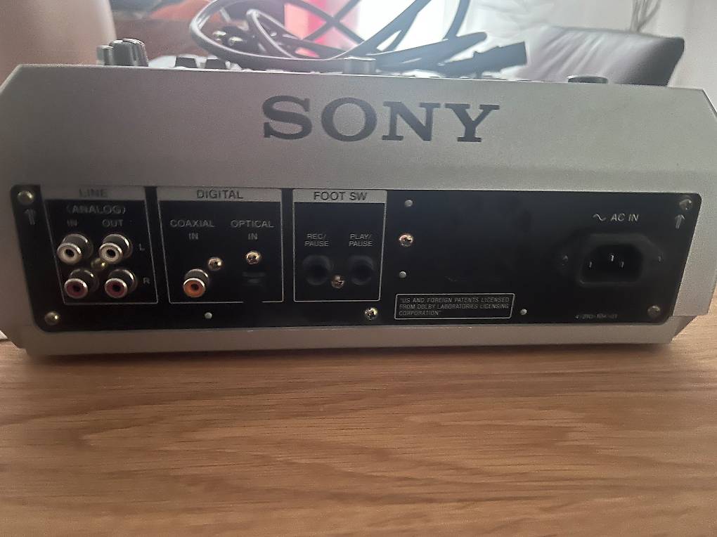Sony MDS-DRE1 - ein professioneller MiniDisc-Recorder im Kanton