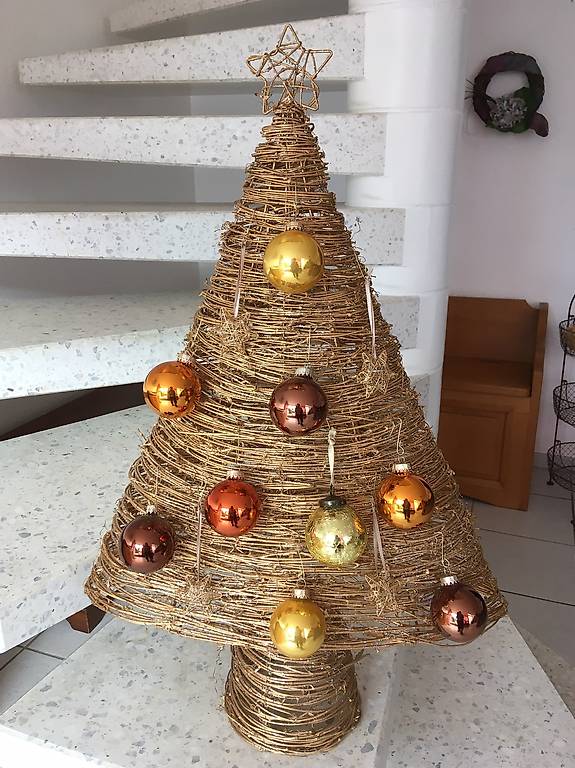 Weihnachtsbaum,Christbaum,Metallbaum flach im Kanton BaselLandschaft