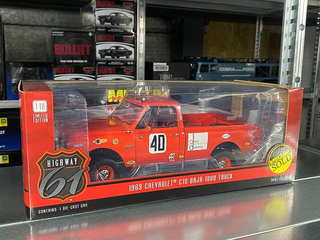 HIGHWAY 61 1/18 Scale - 50879 Chevy Fleetside Pickup Yellow Eagle EUR