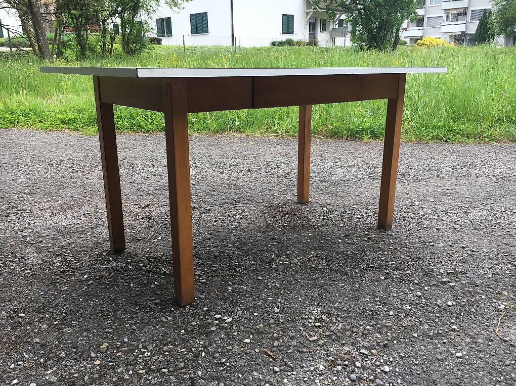 Küchentisch mit Kunstharz-belegter Platte im Kanton Aargau - tutti.ch