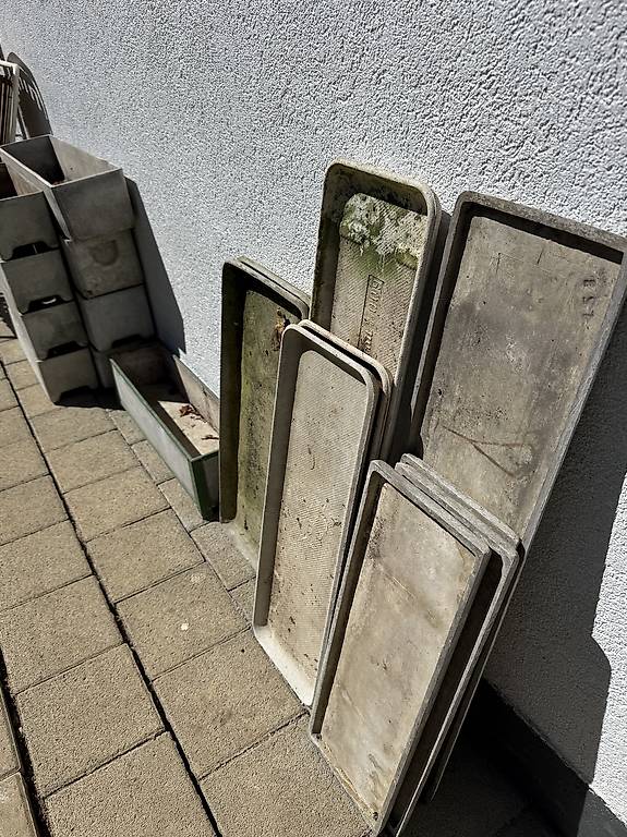 Eternit Blumenkasten und Untersetzer im Kanton Basel-Landschaft - tutti.ch