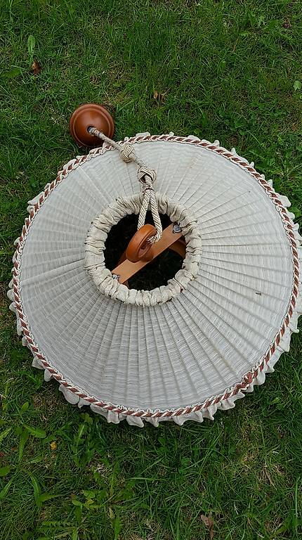 Lampe Hänge Antik Vintage Stoff mit Holz im Kanton Appenzell