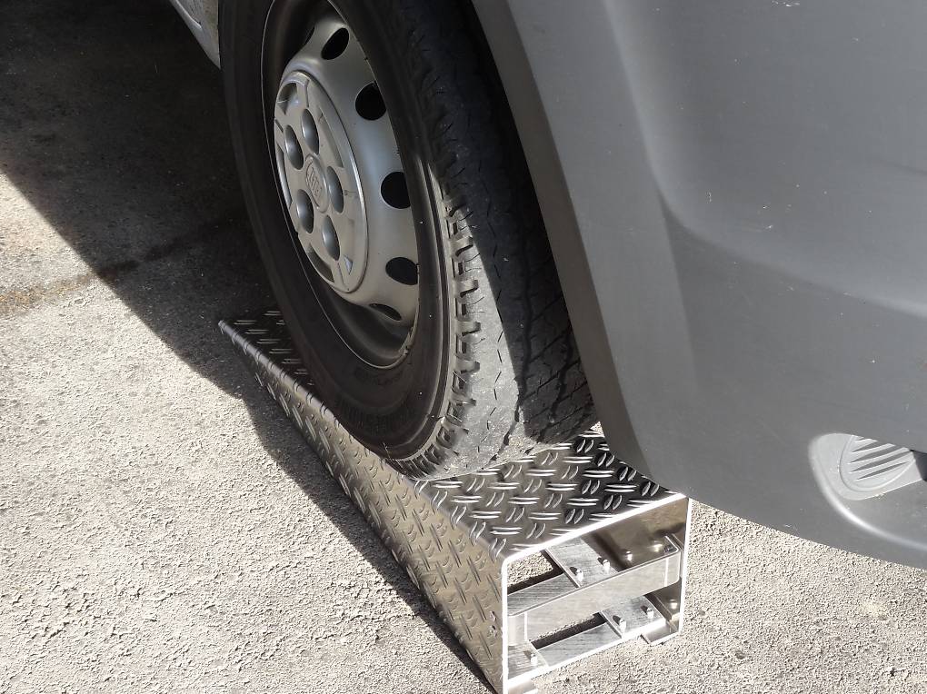 Diverse Alu-Auffahrkeile für Wohnmobile bis 3.5T in Bern kaufen - tutti.ch