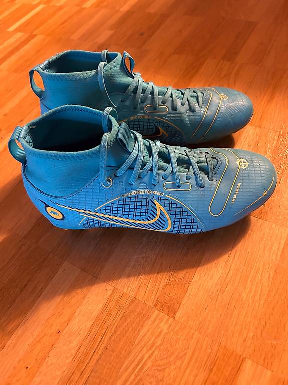 Nike Fussballschuhe Nockenschuhe 35,5 im Kanton Zürich