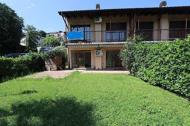 4 ½ Zi.Eckhaus mit Garten/Casa angelo di 4 ½ loc.giardino Cantone