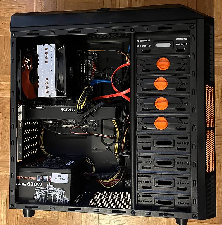 PC | Intel i7-4790K | GTX 970 4GB | 16 GB RAM | 1 TB SSD im Kanton