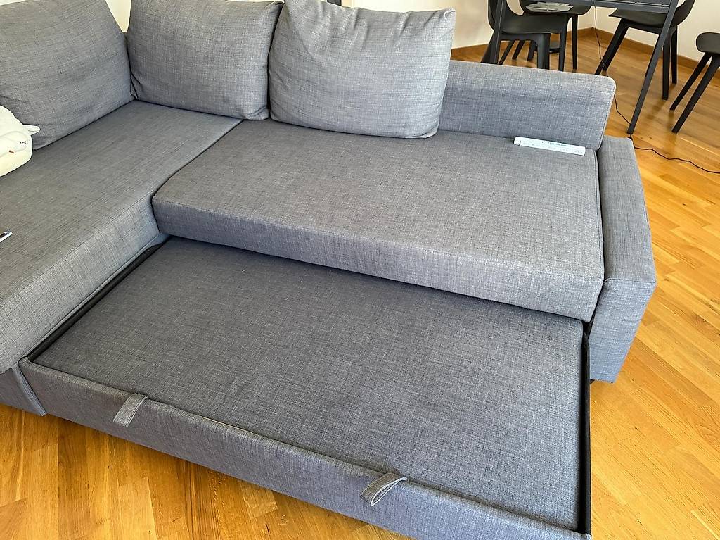 IKEA FRIHETEN Eck-Schlafsofa mit Bettkasten zu VERSCHENKEN im Kanton Zürich