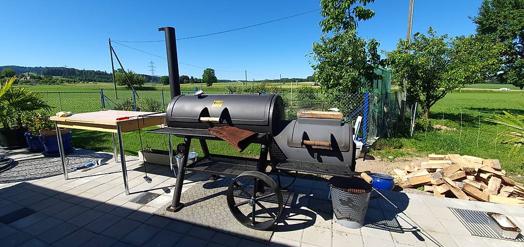 Smoker Cactus Jack BBQ 16" Longhorn mit pelleteinheit im Kanton Freiburg -  tutti.ch