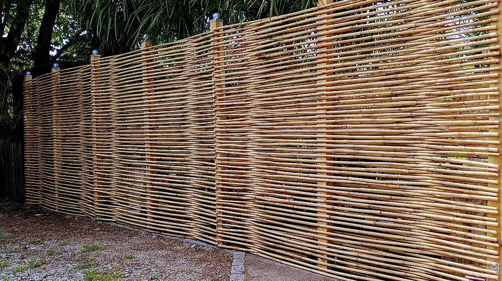 Sichtschutz Bausatz aus Bambus zum einbetonieren ca. 2.4x2m im Kanton  Zrich - tutti.ch