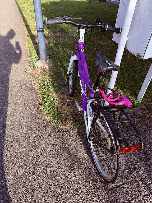 fahrrad schutzblech plastik KONG MING CAR MTB 24-29 Zoll – Verstellbares Schutzblech für Mountainbike, Aluminium/Plastik Sandwich-Konstruktion, Flexibler Spoiler, Schnellmontage, Spritzschutz für Fahrrad Sport & Freizeit Radrennen Cyclassics: Rennradprofis fahren urban riding gear Farbe:Grau Gr.46