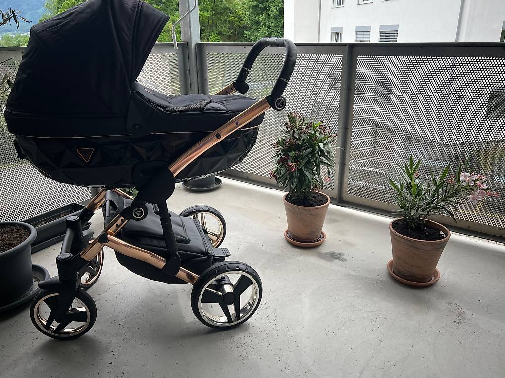 Junama Diamond Kinderwagen in Schwarz/Kupfer im Kanton St. Gallen - tutti.ch