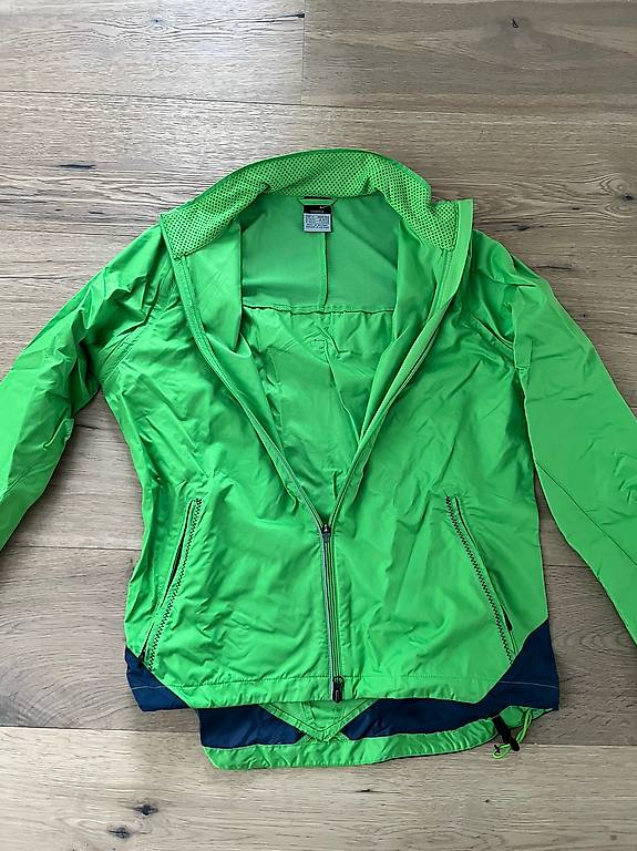 Veste coupe-vent Nike Clima-Fit taille M Cantone Berna