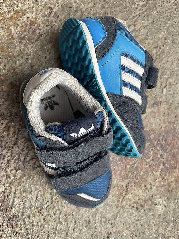 Adidas Baby Schuhe 22 im Kanton Zürich
