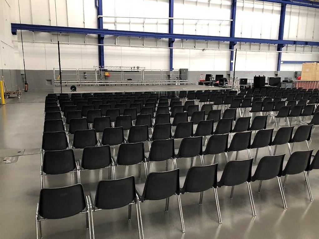 Stuhl mieten, Reihenstuhl grau, Musikbühne,Mietmöbel,Verleih in Zürich