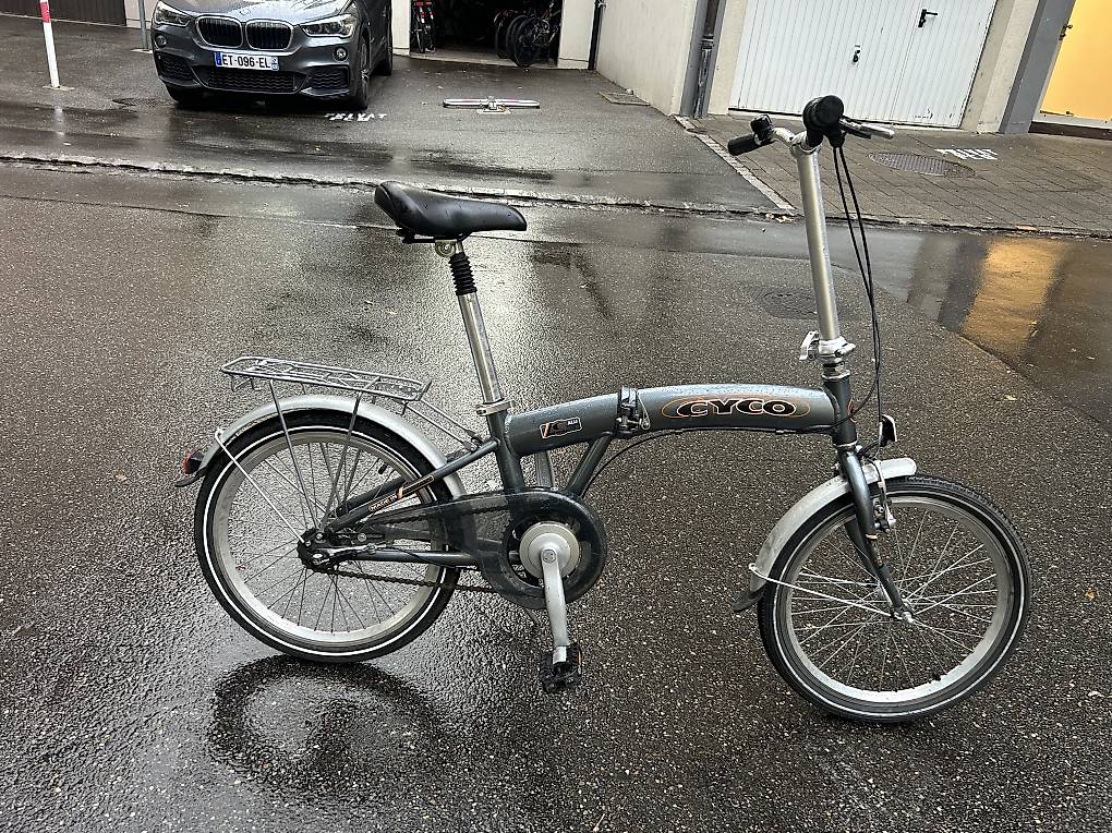 sattelstütze 26 8 mm gefedert RFR Gefederte (80 Casco - SPEEDairo mit Vautron Visier - Farbe::Aero Firefly silber schwarz carving_tool_storage Kaputtes Fahrrad im Fahrradständer,