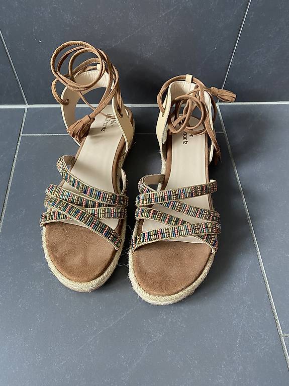 Helen Billkrantz Schnürsandalette im Kanton Glarus