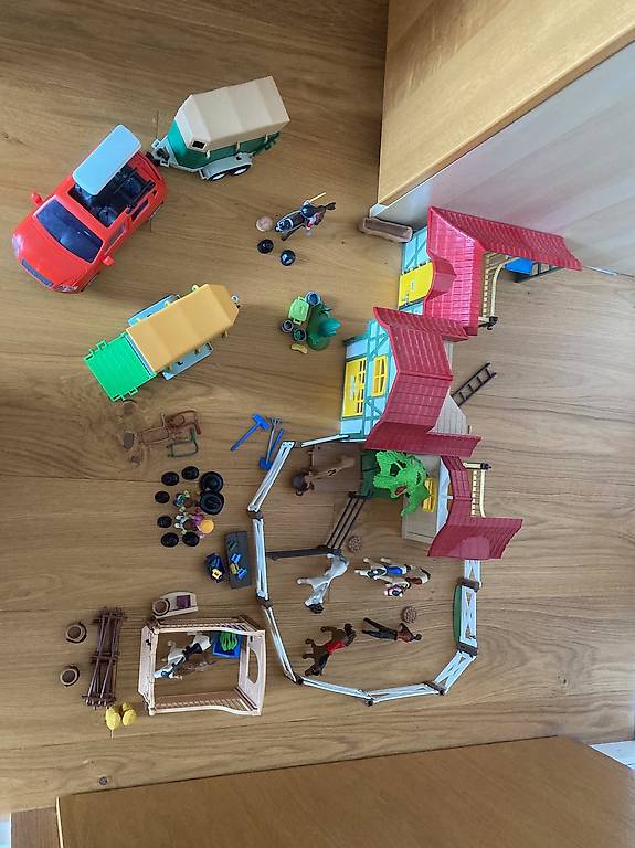  Playmobil Reiterhof, Pferdestall Pferdeanhänger und Zubehör im Kanton 