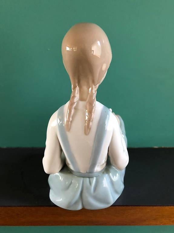 Lladro Figur M Dchen Sitzend Mit Blume In Der Hand Canton Berne Tutti Ch