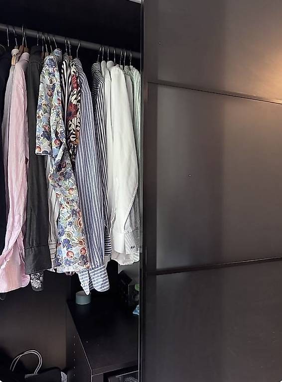 IKEA PAX Schrank mit Schiebetüren (Spiegel/Schwarz) im Kanton Zürich