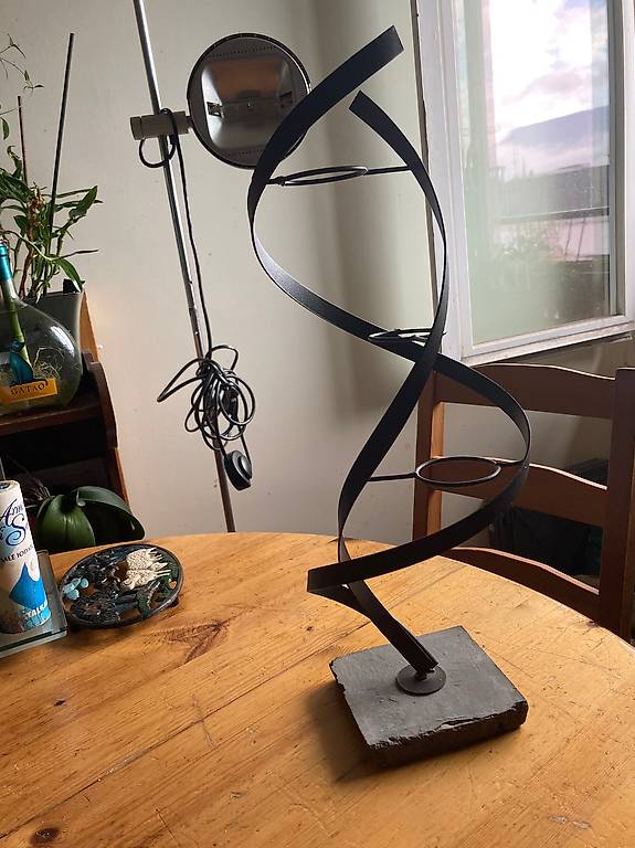 Porte-bougie en fer forgé enchâssement de verre 1950 Porte-bougie en fer forgé enchâssement de verre 1950