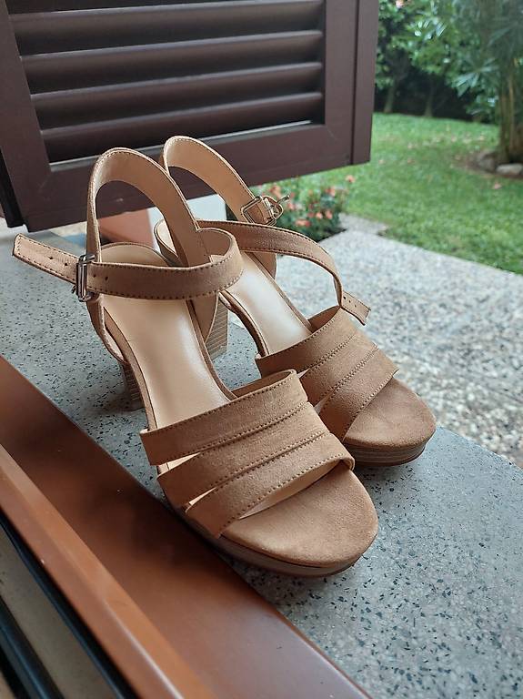 Bata Sandali nuovi con tacco Cantone Ticino