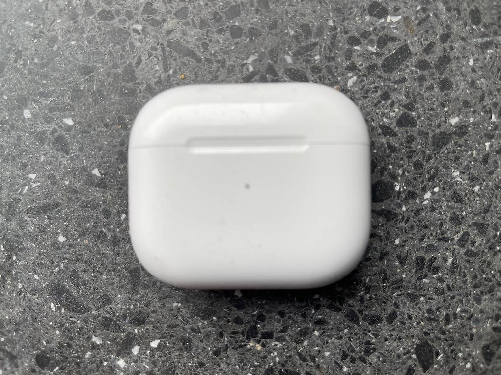Apple Airpods Ladecase A2566 im Kanton Zürich - tutti.ch
