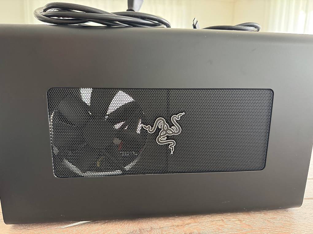 Razer Core X Chroma Externes GPU-Gehäuse (eGPU) im Kanton Bern - tutti.ch