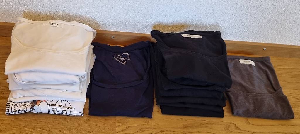 T-Shirts Gr. XS/S im Kanton Aargau