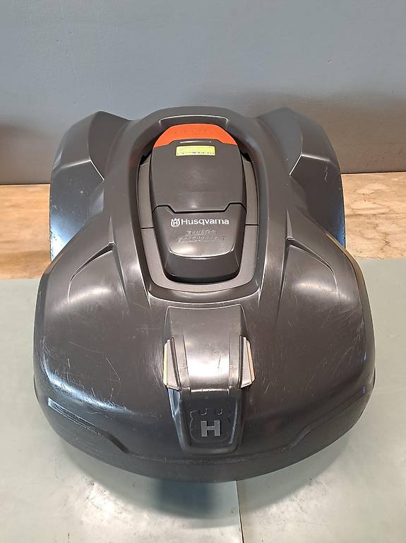 Rasenmäh-Roboter Automower Husqvarna 420 mit Ladestation im Kanton St ...