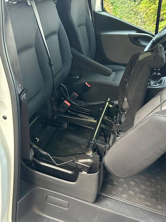 Renault Trafic Grand Passenger 145 PS | 9-Plätzer | AHK — slika 7