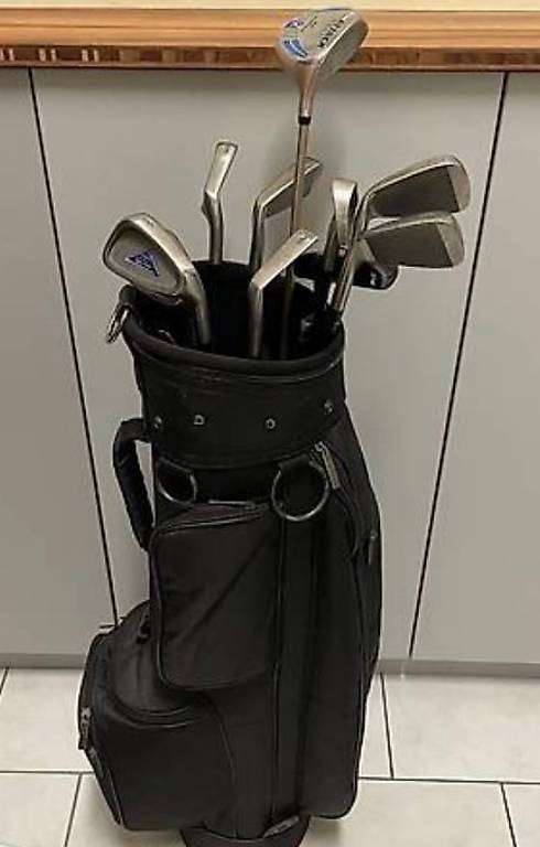 Golfschläger und Golftasche
