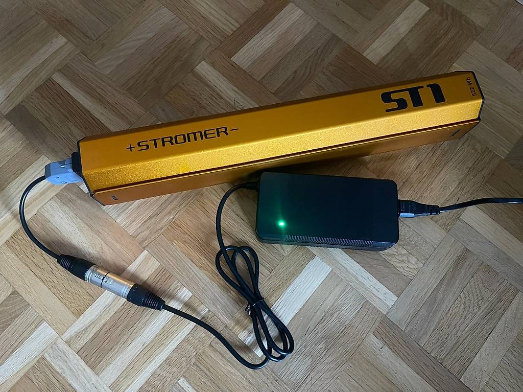 Stromer Ladegerät mit Adapter - ST1 - Neu mit Garantie im Kanton Zürich ...