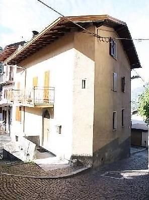Dorfhaus mit Garten / casa di nucleo con giardino
