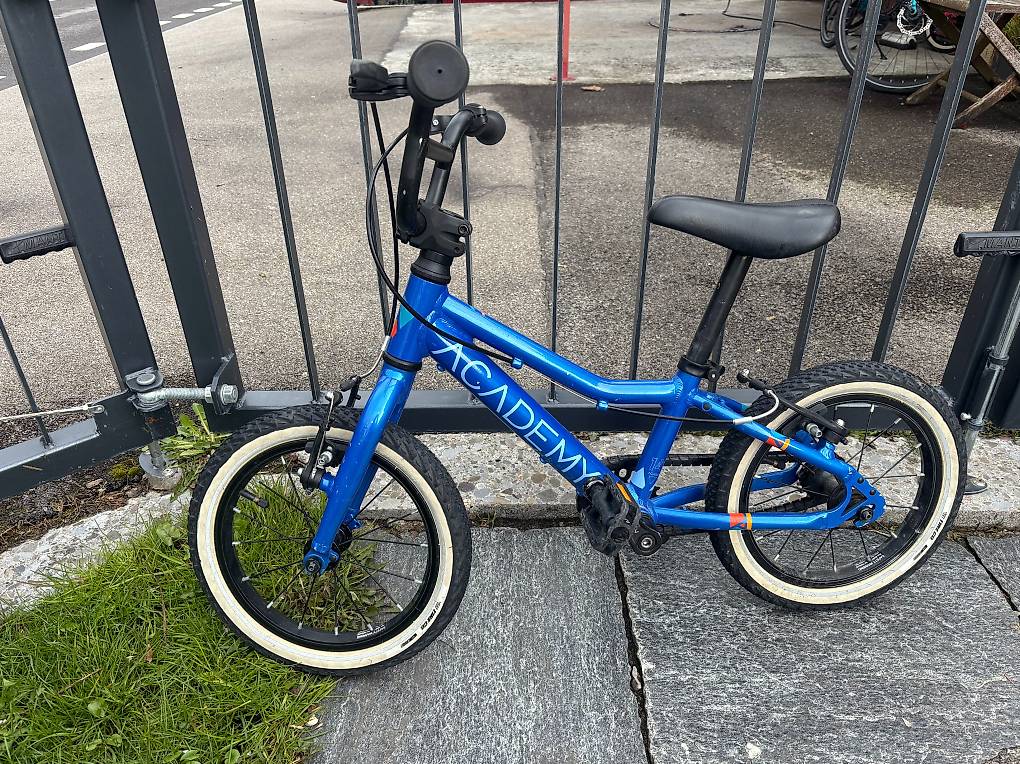 Kinder velo Academy 14 Zoll Blau (gleich wie Woom 2) im Kanton Schwyz -  tutti.ch