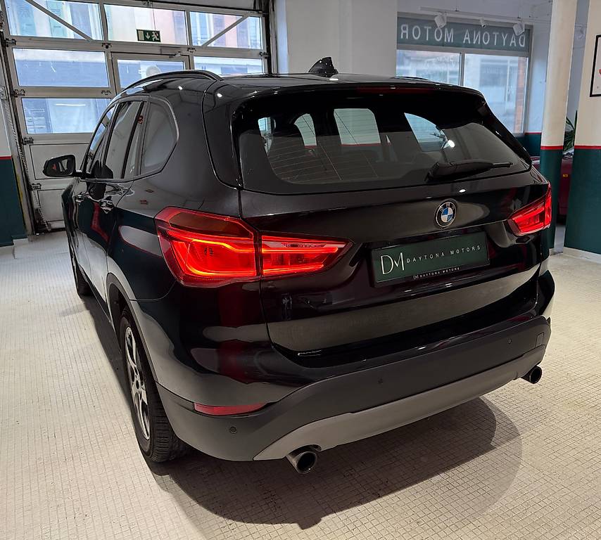 Elegantes Bmw X1 Xdrive 20i Bildnull