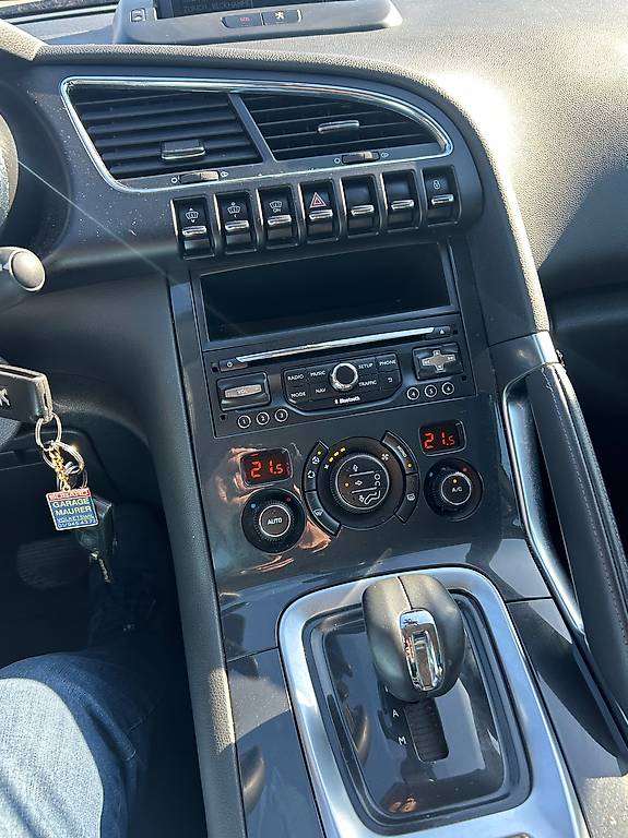 PEUGEOT 3008 HYbrid4 2.0 HDI EGS6 — slika 2