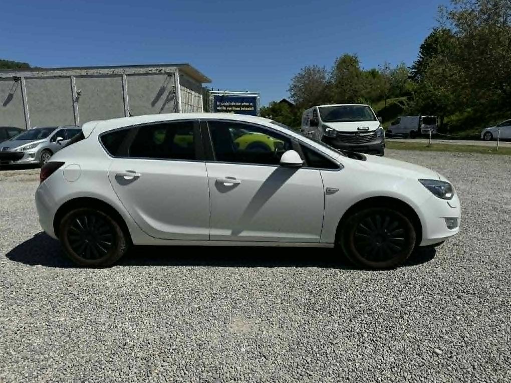 OPEL Astra SportsTourer 2.0 CDTi Cosmo — slika 4