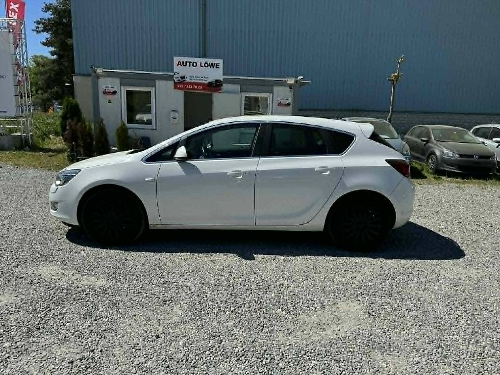 OPEL Astra SportsTourer 2.0 CDTi Cosmo — slika 5